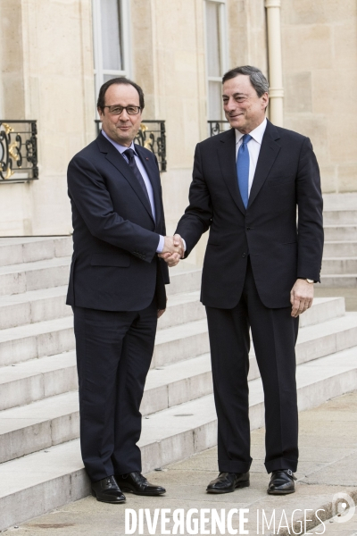 Le Président de la République François HOLLANDE reçoit le président de la Banque centrale européenne Mario DRAGHI au Palais de l Elysée.