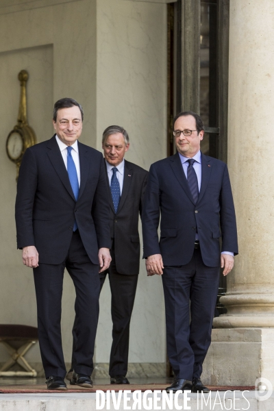 Le Président de la République François HOLLANDE reçoit le président de la Banque centrale européenne Mario DRAGHI au Palais de l Elysée.