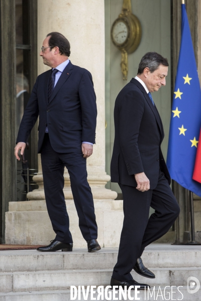 Le Président de la République François HOLLANDE reçoit le président de la Banque centrale européenne Mario DRAGHI au Palais de l Elysée.