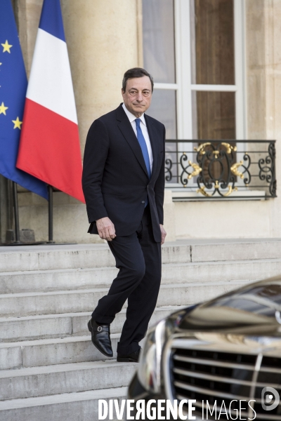 Le Président de la République François HOLLANDE reçoit le président de la Banque centrale européenne Mario DRAGHI au Palais de l Elysée.