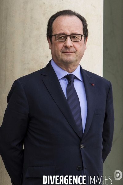 Le Président de la République François HOLLANDE reçoit le président de la Banque centrale européenne Mario DRAGHI au Palais de l Elysée.