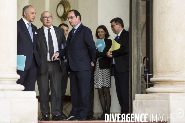 Le Président de la République François HOLLANDE reçoit le président de la Banque centrale européenne Mario DRAGHI au Palais de l Elysée.