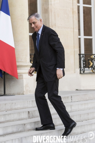 Le Président de la République François HOLLANDE reçoit le président de la Banque centrale européenne Mario DRAGHI au Palais de l Elysée.