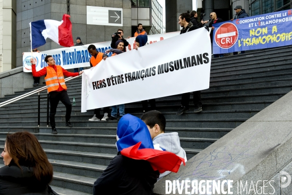 Marche contre l islamophobie organisee par l Union des associations musulmanes du 93,l  Alliance musulmane et la Coordination contre l  islamophobie,