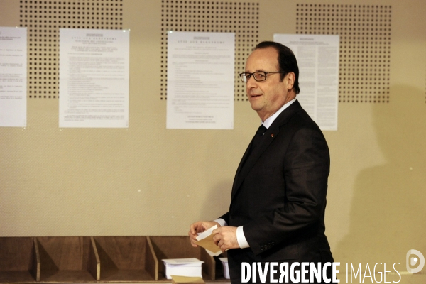 François HOLLANDE vote en Corrèze pour les départementales