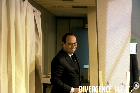 François HOLLANDE vote en Corrèze pour les départementales