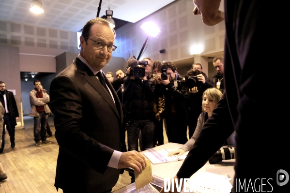 François HOLLANDE vote en Corrèze pour les départementales
