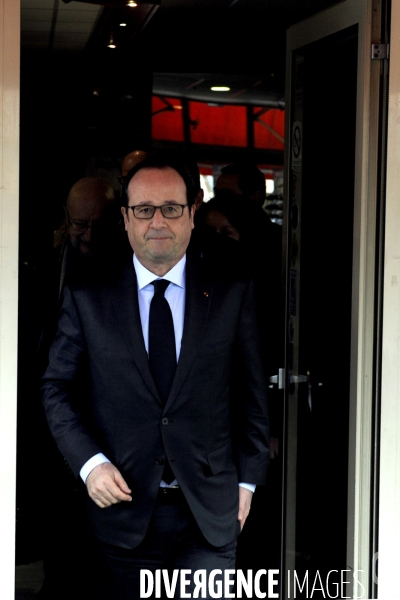 François HOLLANDE vote en Corrèze pour les départementales