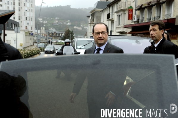 François HOLLANDE vote en Corrèze pour les départementales