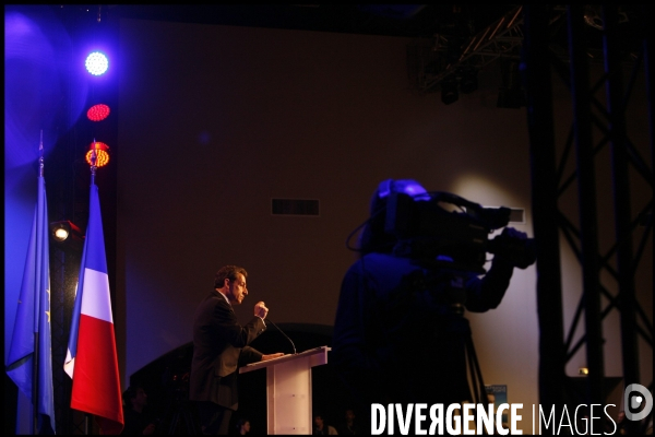 Nicolas sarkozy presente son programme au cours d une conference de presse