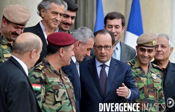 François Hollande reçoit à l Élysée des représentants des combattants kurdes
