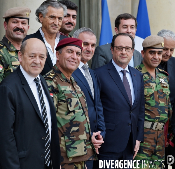 François Hollande reçoit à l Élysée des représentants des combattants kurdes