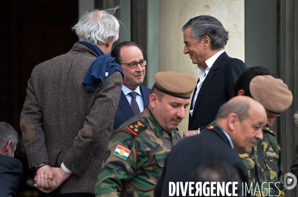 François Hollande reçoit à l Élysée des représentants des combattants kurdes