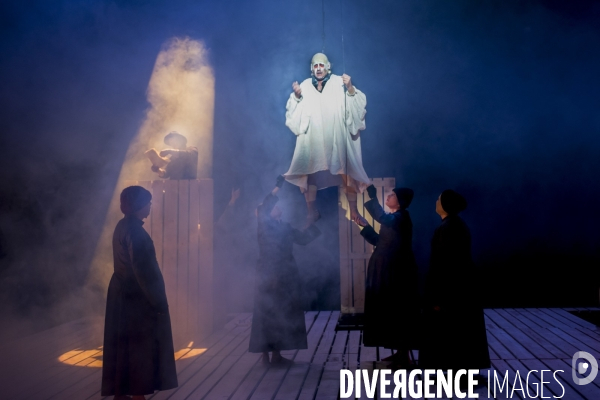 LA VIE DE GALILEE - Brecht - Sivadier - TNB - Carre Silvia Monfort