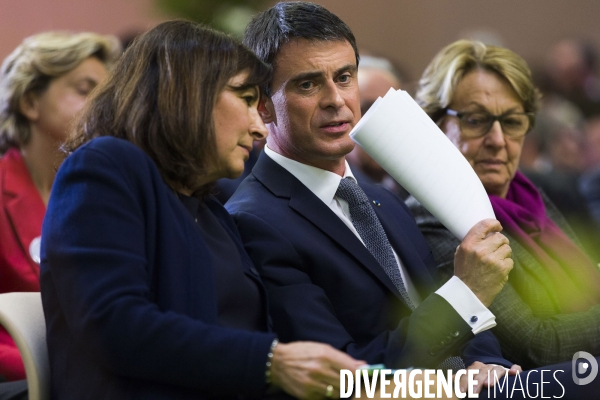 Manuel Valls au salon des maires.
