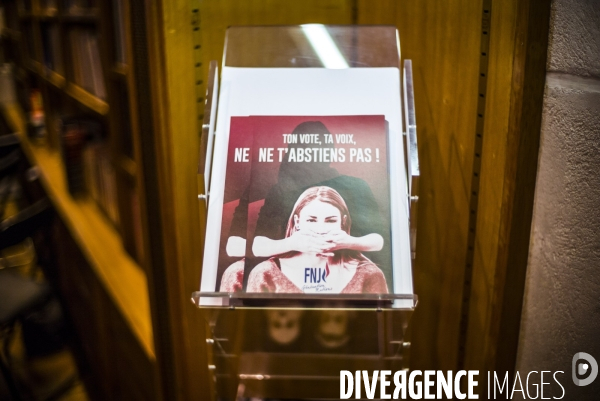 Reunion du front national de la jeunesse dans les locaux du fnj.