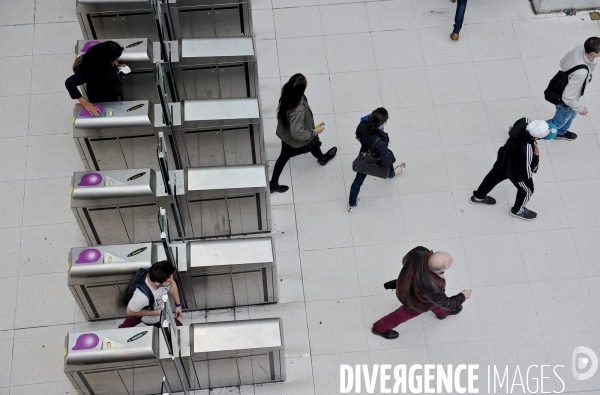 Voyageurs à la gare du nord