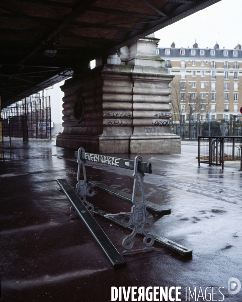 Paris-Nord, banc public