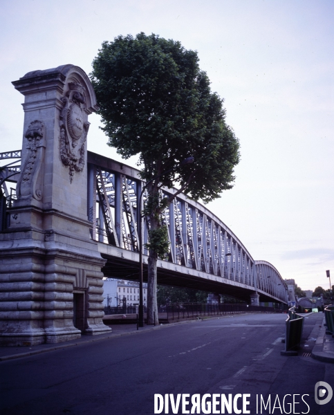 Paris, métro aérien, boulevard de la Chapelle.