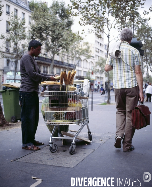 Paris nord, boulevard Sébastopol., Un marchand de maïs grillé.