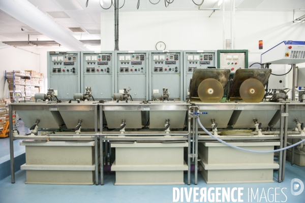 Chaîne de fabrication de disques Vinyles dans l usine MPO