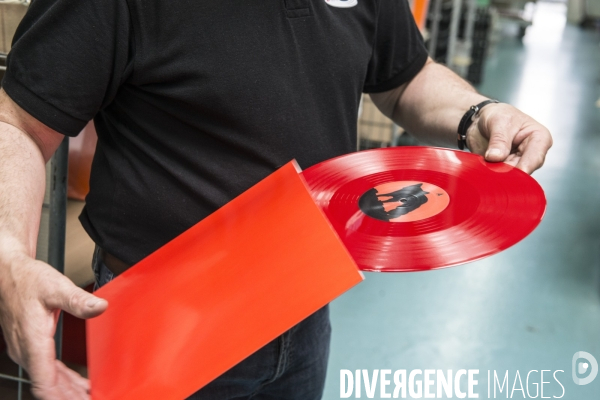 Chaîne de fabrication de disques Vinyles dans l usine MPO