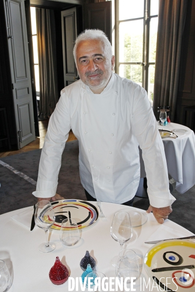 Guy Savoy ouvre son restaurant à l hôtel de la Monnaie.