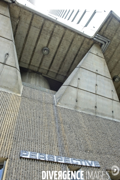 Illustration Avril 2015.Perspective, un des tours,  d habitation du front de Seine construite dans les annees 70.