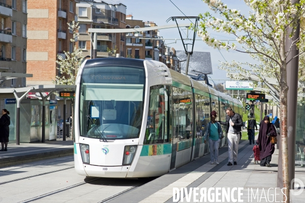 Illustration Avril 2015. Le tramway T3 sur le boulevard des Marechaux a la hauteur de la station Rosa Parks