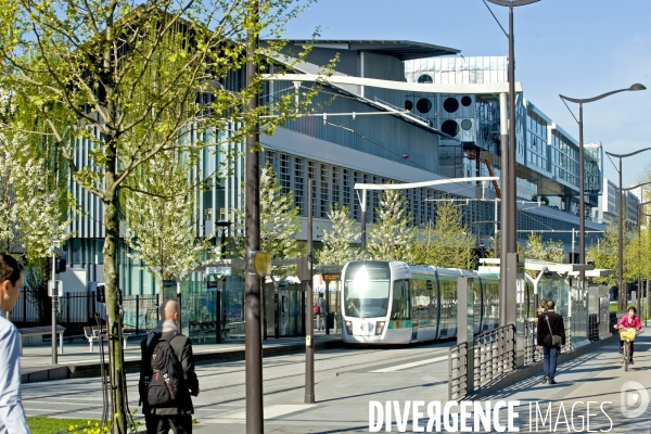 Illustration Avril 2015. Le tramway T3 sur le boulevard des Marechaux a la hauteur de la station Rosa Parks