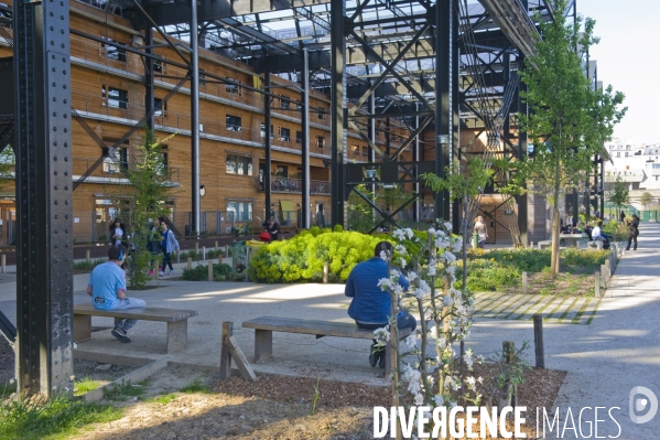 Illustration Avril 2015. Le jardin Rosa Luxembourg sous la halle Pajol