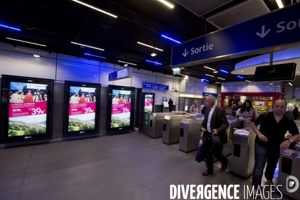 Samsung revolutionne l affichage dans le metro