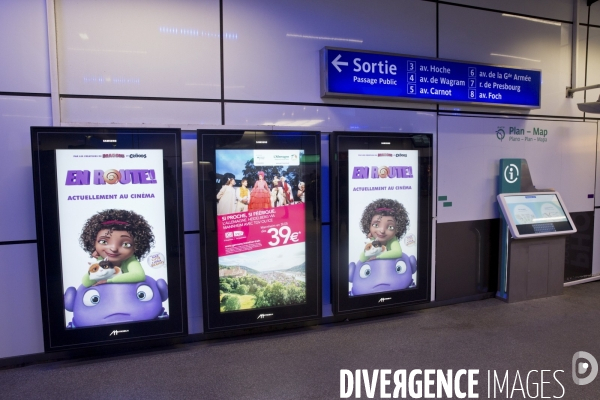 Samsung revolutionne l affichage dans le metro