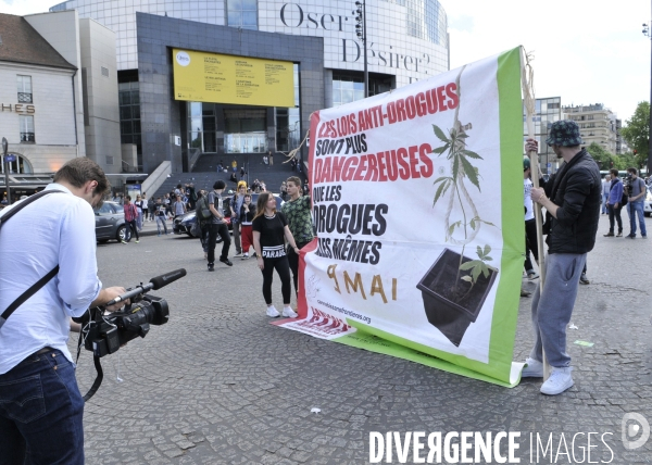 Marche mondiale pour le cannabis à Paris.