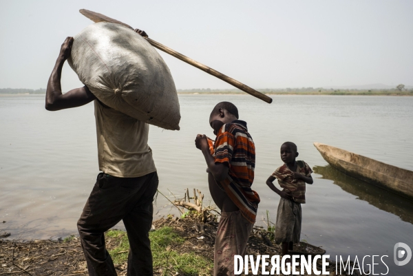 Refugees from car just arrived in the unhcr bili camp, in north congo drc.
