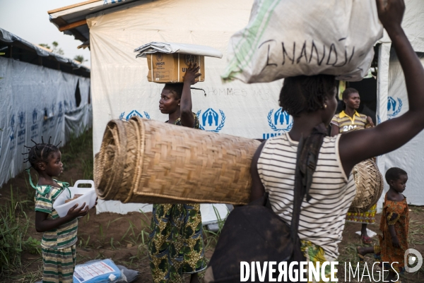Refugees from car just arrived in the unhcr bili camp, in north congo drc.