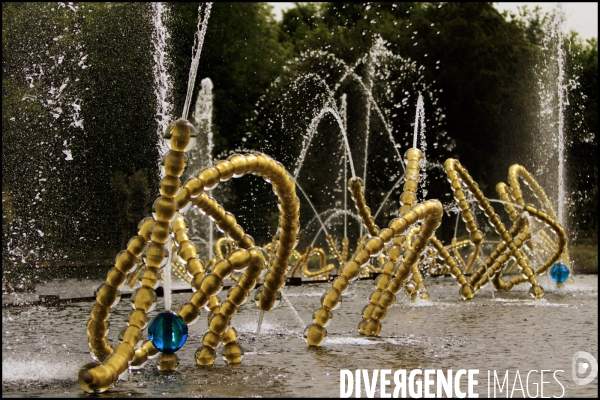 Inauguration après deux ans de travaux du Bosquet du théatre d eau, redessiné par le paysagiste Louis BENECH et investi par les sculptures fontaines de l artiste Jean-Michel OTHONIEL dans le parc du château de Versailles.