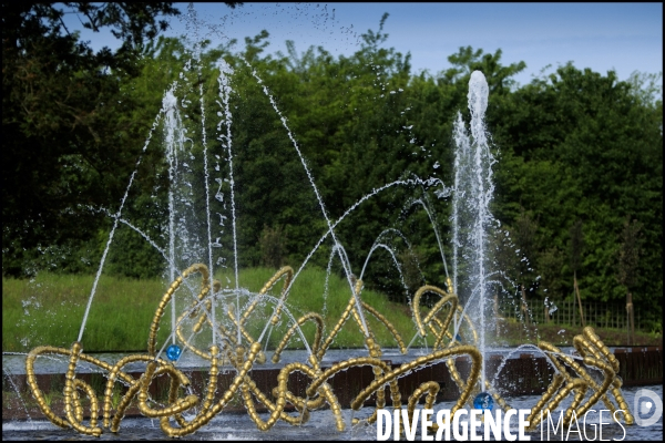 Inauguration après deux ans de travaux du Bosquet du théatre d eau, redessiné par le paysagiste Louis BENECH et investi par les sculptures fontaines de l artiste Jean-Michel OTHONIEL dans le parc du château de Versailles.
