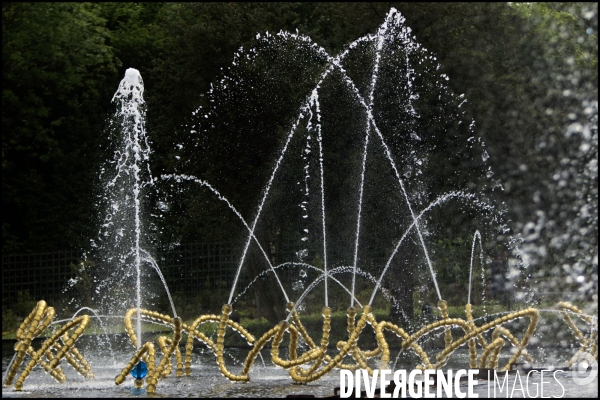 Inauguration après deux ans de travaux du Bosquet du théatre d eau, redessiné par le paysagiste Louis BENECH et investi par les sculptures fontaines de l artiste Jean-Michel OTHONIEL dans le parc du château de Versailles.