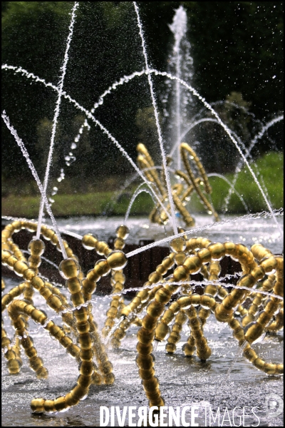 Inauguration après deux ans de travaux du Bosquet du théatre d eau, redessiné par le paysagiste Louis BENECH et investi par les sculptures fontaines de l artiste Jean-Michel OTHONIEL dans le parc du château de Versailles.