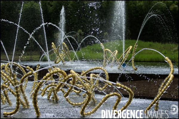 Inauguration après deux ans de travaux du Bosquet du théatre d eau, redessiné par le paysagiste Louis BENECH et investi par les sculptures fontaines de l artiste Jean-Michel OTHONIEL dans le parc du château de Versailles.