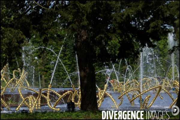 Inauguration après deux ans de travaux du Bosquet du théatre d eau, redessiné par le paysagiste Louis BENECH et investi par les sculptures fontaines de l artiste Jean-Michel OTHONIEL dans le parc du château de Versailles.