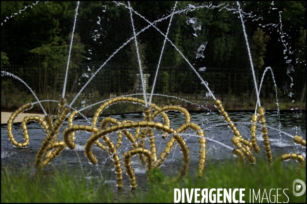 Inauguration après deux ans de travaux du Bosquet du théatre d eau, redessiné par le paysagiste Louis BENECH et investi par les sculptures fontaines de l artiste Jean-Michel OTHONIEL dans le parc du château de Versailles.