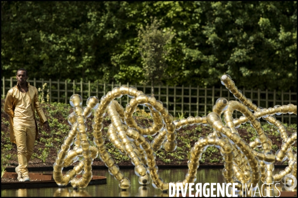 Inauguration après deux ans de travaux du Bosquet du théatre d eau, redessiné par le paysagiste Louis BENECH et investi par les sculptures fontaines de l artiste Jean-Michel OTHONIEL dans le parc du château de Versailles.