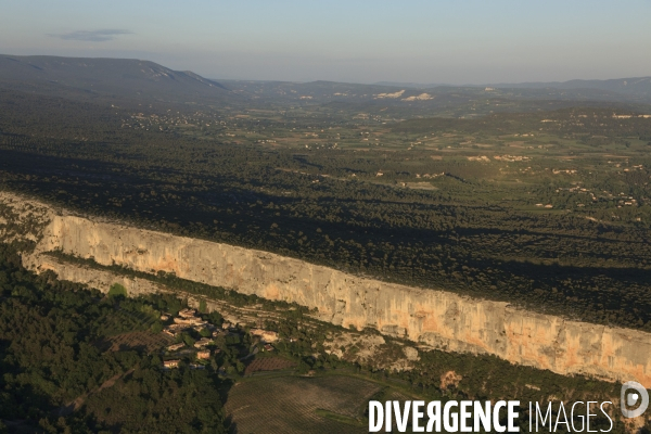 Vue aérienne du Luberon