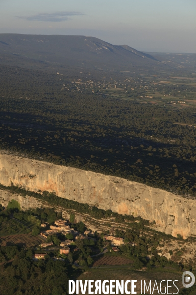 Vue aérienne du Luberon