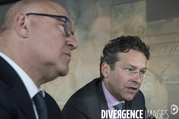 Michel Sapin en discussion avec Jeroen Dijsselboem, Président de l Eurogroupe