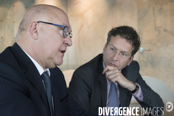 Michel Sapin en discussion avec Jeroen Dijsselboem, Président de l Eurogroupe