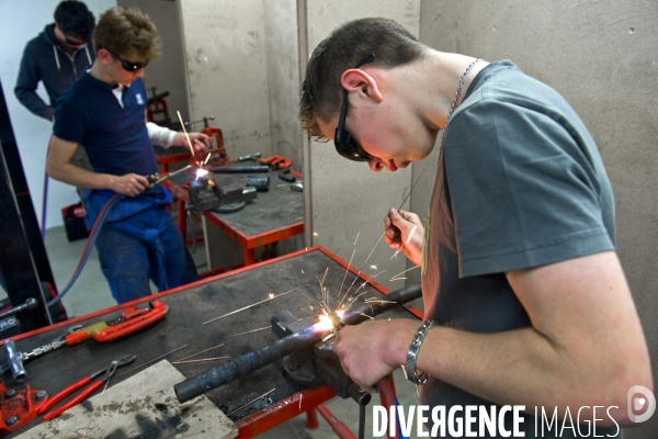 Les ateliers de la  maison des Compagnons du devoir a Pantin.Atelier plomberie