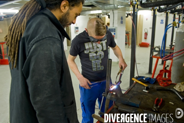 Les ateliers de la  maison des Compagnons du devoir a Pantin.Atelier plomberie